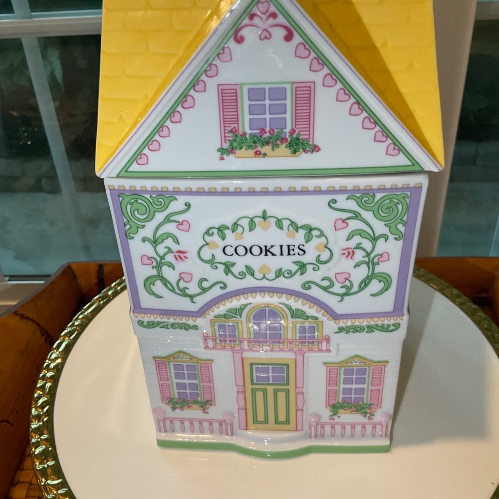 LENOX 1991 The Village Cookie Jar Canister Yellow Fine Porcelain - Beautiful! - Picture 3 of 10